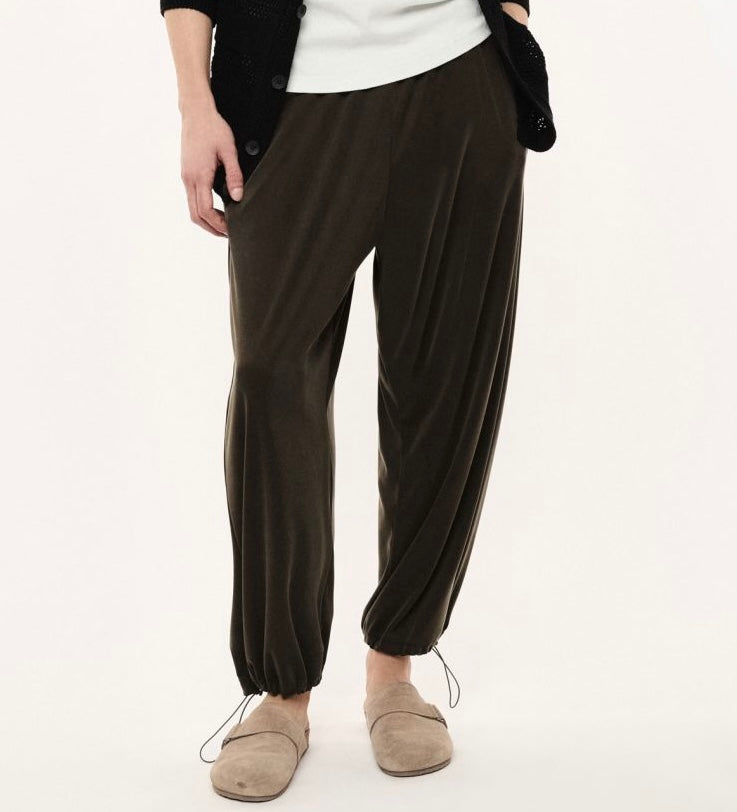 PANTALONE BAGGY-FIT CON FONDO
REGOLABILE