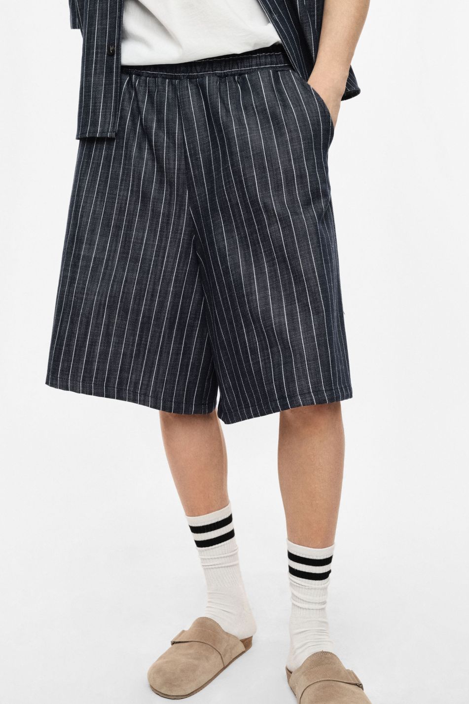 BERMUDA CHINO-FIT GAMBA AMPIA A RIGHE VERTICALI