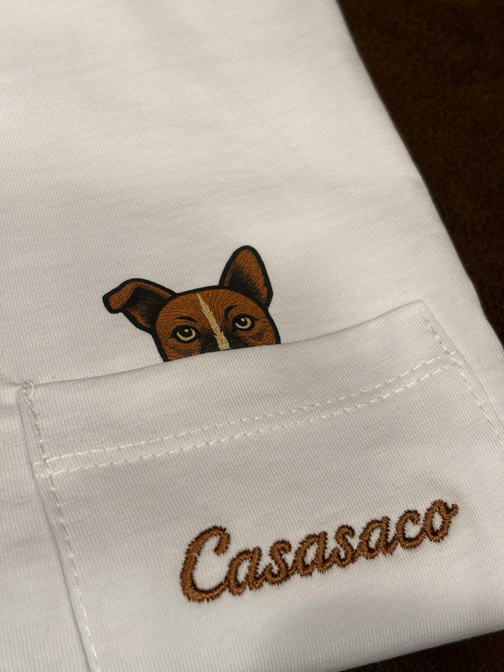 T-SHIRT CON TASCHINO