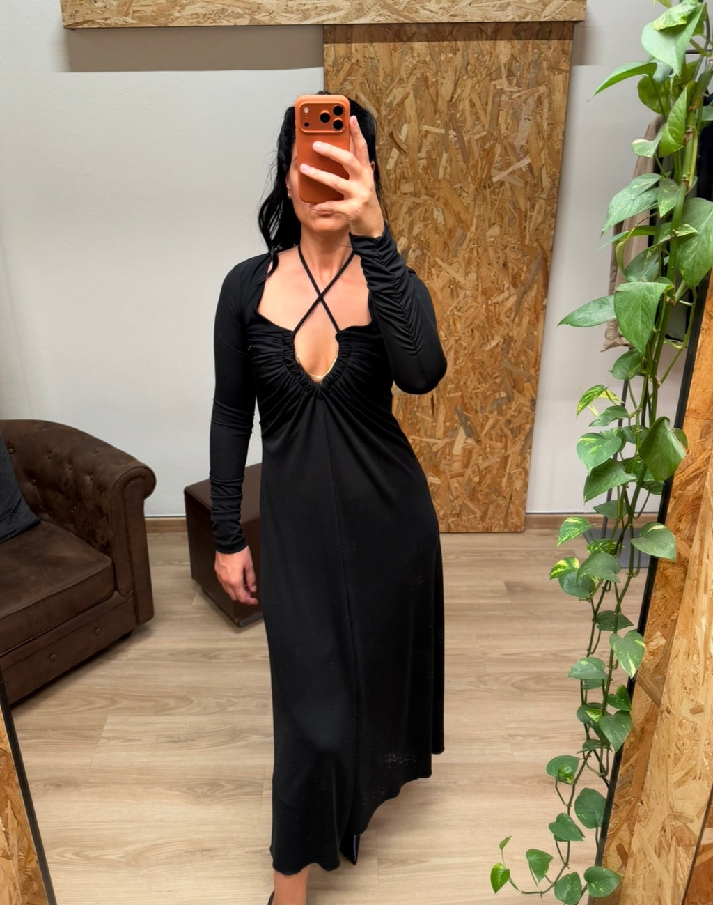 ABITO MIDI CON MANICHE LUNGHE E SCOLLO ARRICCIATO