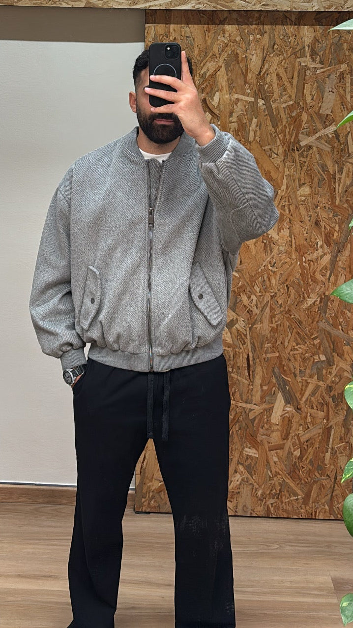BOMBER CON ZIP E TASCHE CON PATTA
